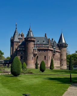 Schloss De Haar 🏰
#ecocubeveluwemeer #natuurmonumenten #veluwemeer @europarcsbadhoophuizen @europarcsnl @natuurmonumenten